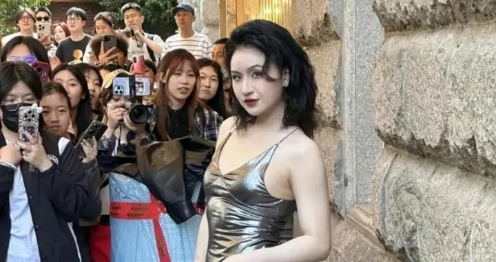 不怪那么多人喜欢她，确实风韵犹存。