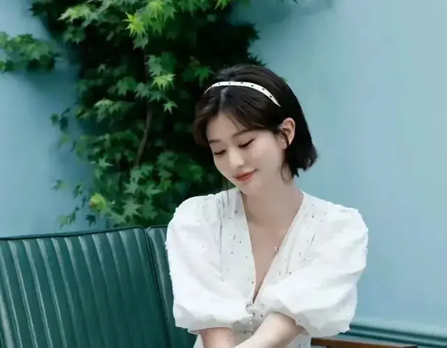 她才是娱乐圈的真千金，据说她回家联姻去了，难怪最近不拍戏了？