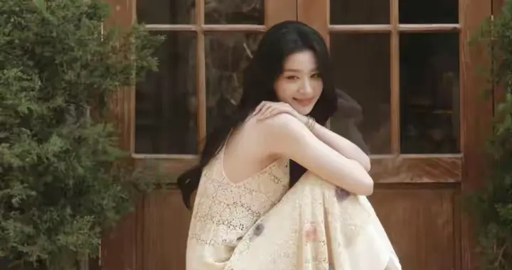 王楚然 美丽庄园，恬静白裙少女