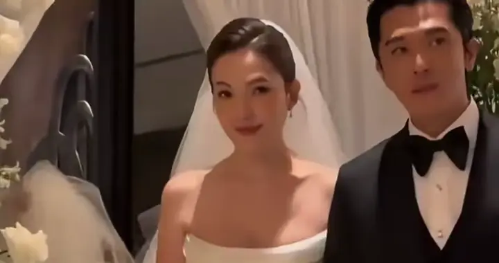 邱泽许玮甯大婚现场，牵手入场甜蜜亲吻，真的是好般配的一对