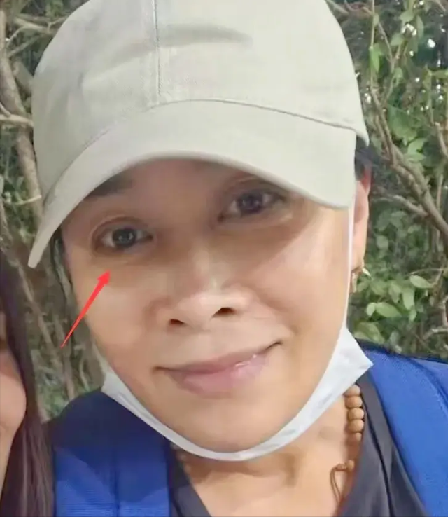 那英躲在泰国不敢回国，疑卖豪宅要出国定居，她已经付出了代价