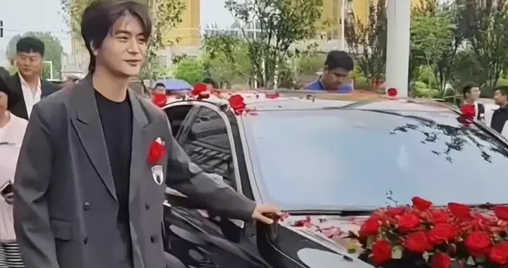 陆虎回老家压车送妹妹出嫁，和嘘嘘忙前忙后，尽显哥哥风范