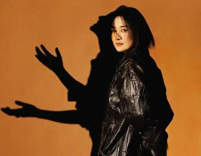 哇塞！贾玲上时尚芭莎了，瘦下来真的好美啊，网友：羡慕哭了