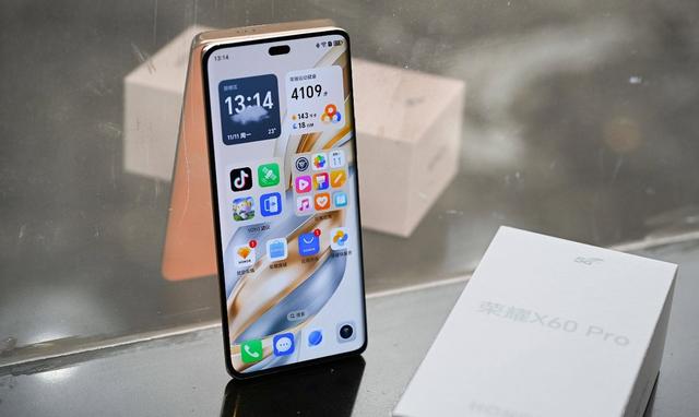 荣耀看准机会，6600mAh大电池+绿洲屏+十面抗摔，国补价1360元！