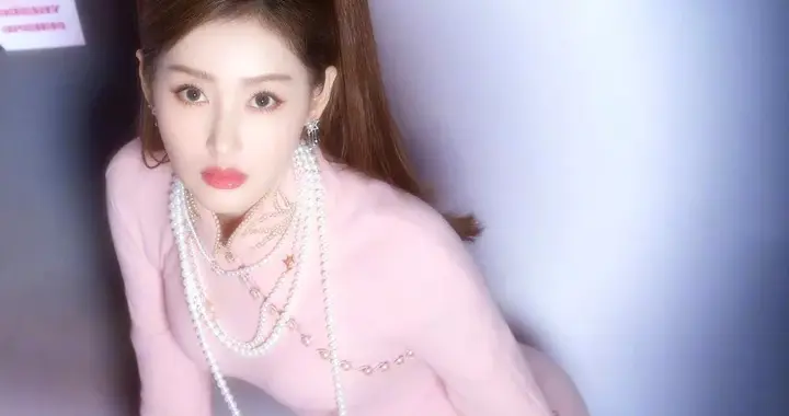 张天爱芭比粉短裙壁纸