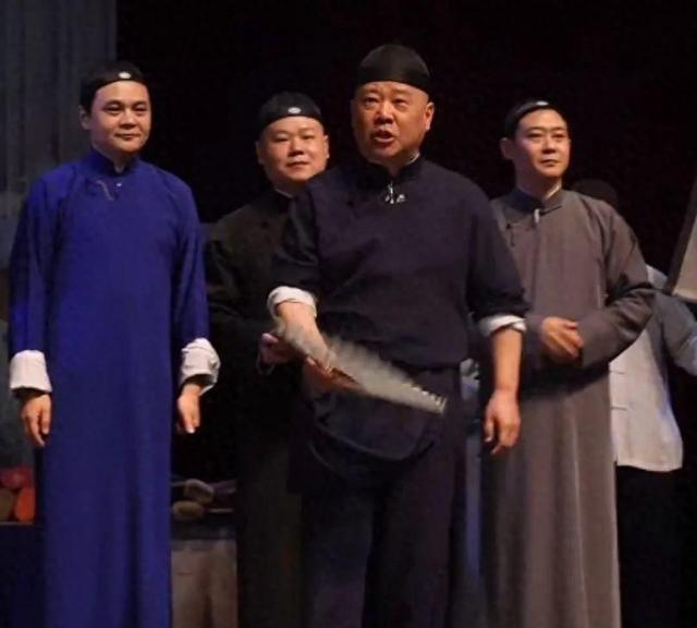 德云社纲丝节刚结束，郭德纲就带队赶赴横店，真应了侯耀华的讲述