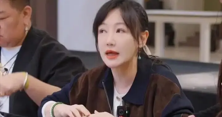 演员薛佳凝自曝2013年开始投资黄金，“那时金价是三百多元，我买了两公斤”