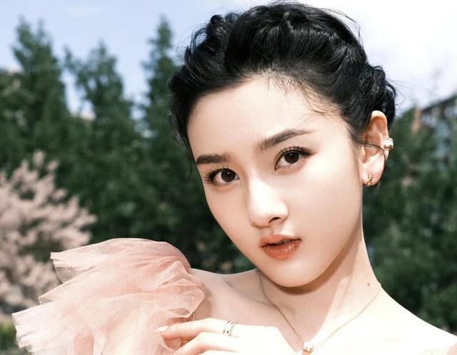 宋祖儿|女星宋祖儿时尚合集：玲珑灵气、青春可爱