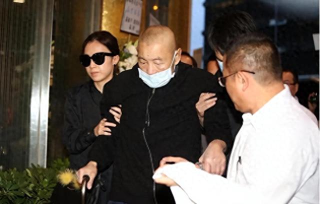 72岁刘銮雄变更遗嘱，前妻之子继承大部分财产，娇妻甘比被踢出局