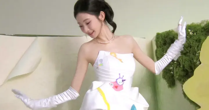 张艺凡性感美腿
