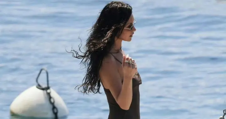 一组海边的Bella Hadid 身材果然就是最好的时尚单品? ???