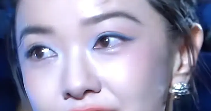 39岁郭采洁活动怼脸拍！一点皱纹都没有，满满胶原感，像25岁