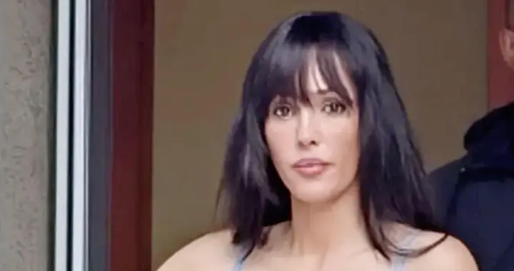 比安卡时尚造型引人关注，疑似内搭空气，身前微妙细节暗藏玄机?