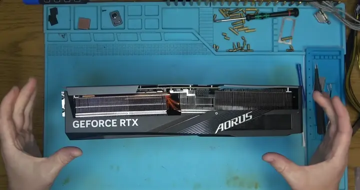 沒見過如此慘烈的RTX 4090！嚴重扭曲、GPU/顯存/電感全燒毀