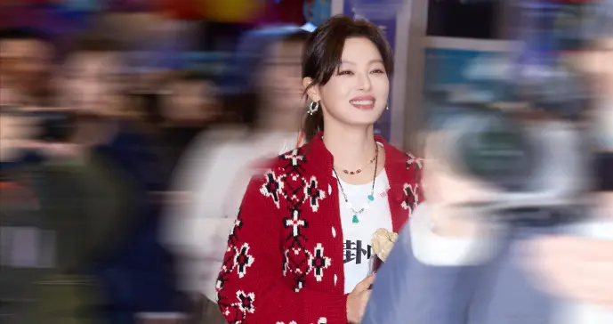 硬气反击6天后，回老家鹤岗撸串的辛芷蕾，没给郝蕾留一点体面