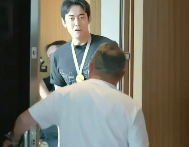 72岁曾志伟邀请孟鹤堂和纪凌尘在家做客，59岁李若彤低调亮相！