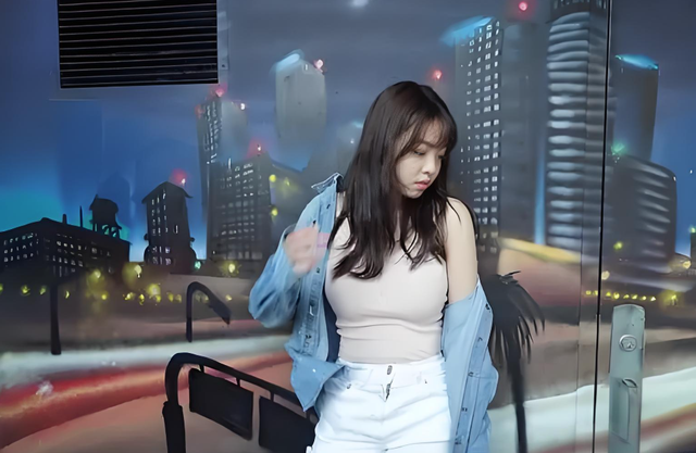 富二代蔡键承已成往事，华谊千金被浪漫求婚，王文也情定东北郎