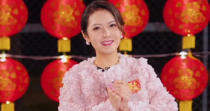 38岁港姐与富商分手后求姻缘，拜仙念108次经文，开仨条件找伴侣