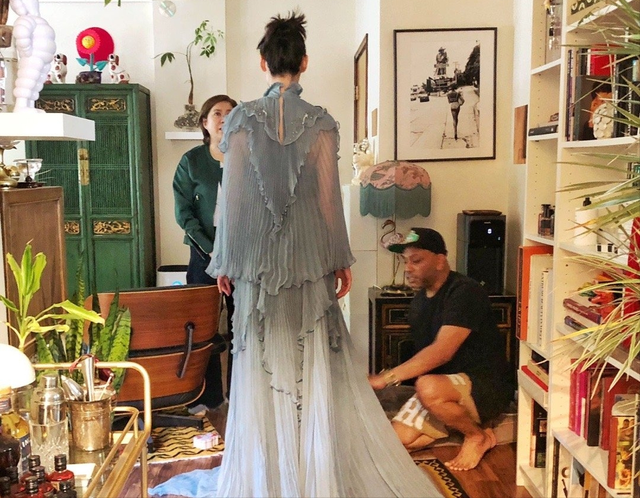 |34岁梁洛施罕晒15亿豪宅内景，装潢耗资2亿，自称“单身好舒服”