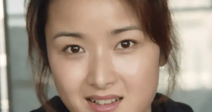 演员黄曼现状：45岁看着像25，女儿已成年颜值高，一家人生活低调