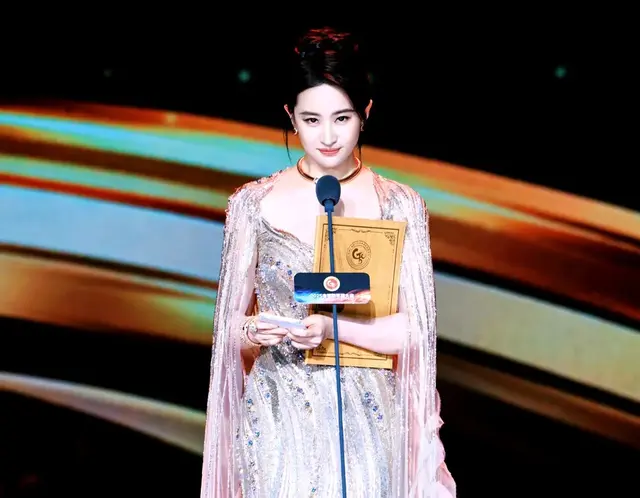 刘亦菲获奖，年度女主角，可喜可贺