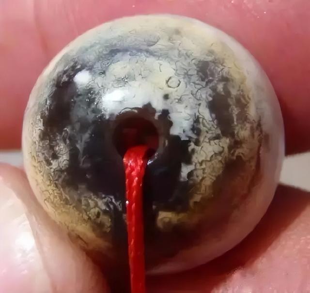 天珠|提起老珠子都说的&quot;风化纹&quot;到底是个啥 ？