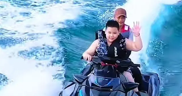 德云社董事长王惠凌晨发文，郭汾阳长大，触景生情，母爱就这简单