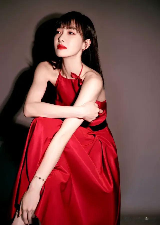 宋茜不愧是女团出身，这身材气质真的很独特。