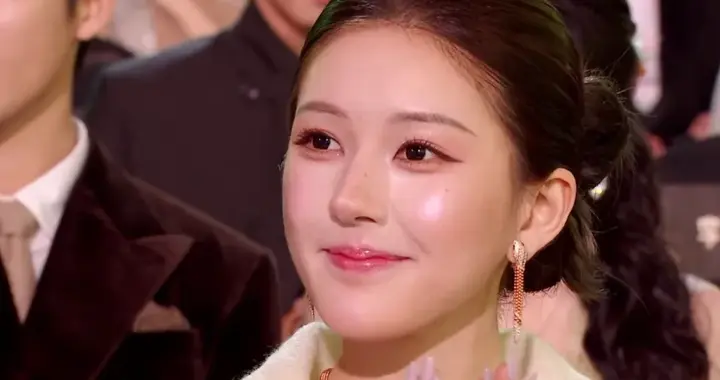 星光大赏又见人情冷暖！颁奖环节明星各种蛐蛐，分猪肉把人逗笑了