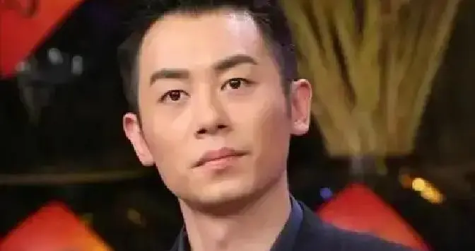 不下桌总有机会开席！41岁丑闻缠身的朱亚文，这次要“翻身”了