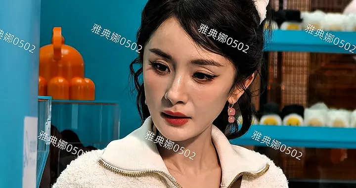 上海恒隆广场见到杨幂本人18岁身材40岁脸，虽打扮少女但年龄感重