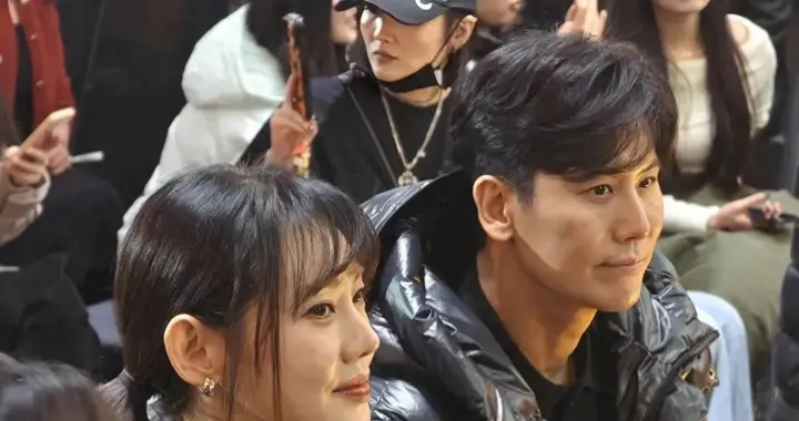 秋瓷炫现身北京商场，年龄感很重疲态明显，夫妻俩都很高