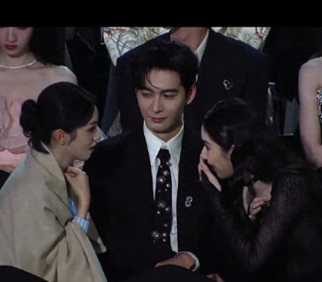 陈星旭周也王玉雯星光大赏名场面，火到外网笑翻全球