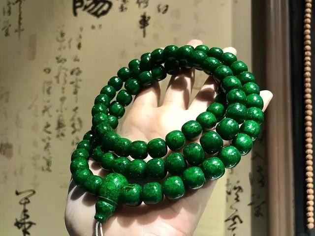 文玩|今年很火的文玩秋厥手串是什么？