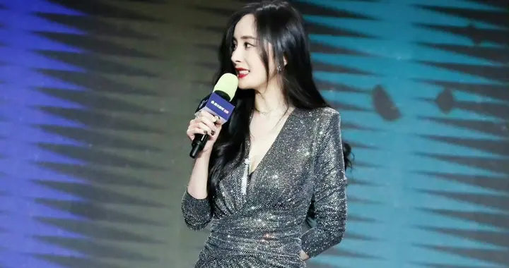 杨幂这身材保持的太好了