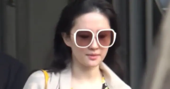 刘亦菲38岁素颜状态，无滤镜无修图，依然美到发光，这状态绝了