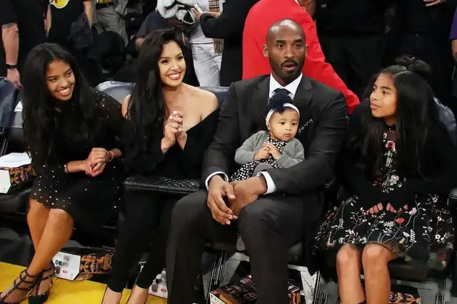 唏嘘！科比离开仅5年，瓦妮莎夜会加索尔，晒情人节合影秀身材