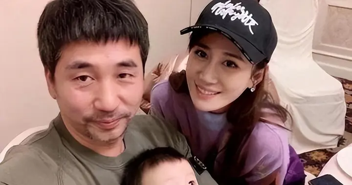 原来她就是沙宝亮的妻子，离异后嫁给他，如今成为他背后的大金主