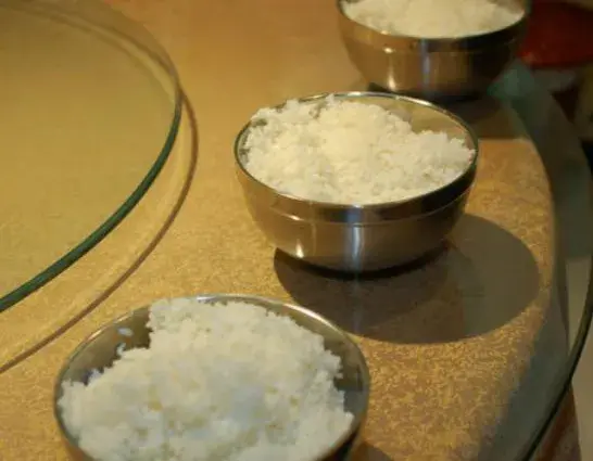 一碗米饭30元，网友称遭遇米饭“刺客”，商家喊冤遭讽刺