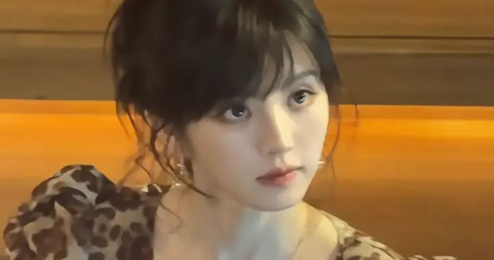 好靓！田曦薇穿豹纹出席活动，野性与清纯并存，美翻了