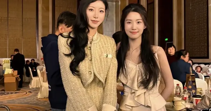 卢昱晓给朋友当伴娘，她打扮朴素却好美，穿伴娘服，也是天身丽质