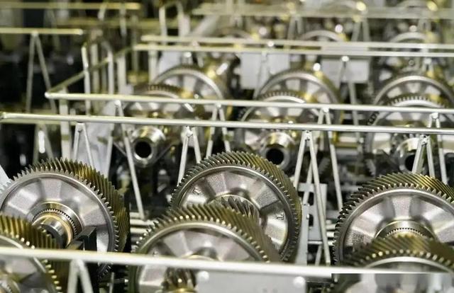 成功打破日企垄断，中国减速机成功突围，国产工业机器人这次稳了