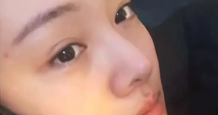 郑爽在美国越混越差！打官司诉讼费都掏不起，前夫张恒比她还沦落