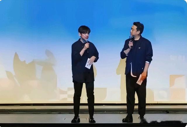 黄磊|何炅黄磊老友搭档主持配合默契，教科书式化解尴尬值得同行们学习