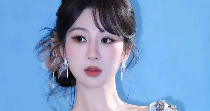 杨紫反差美出圈，可盐可甜氛围感拉满