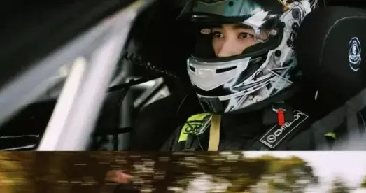 黄景瑜许魏洲F1同框？不，他们同场，但没同框——这比同框更戳人