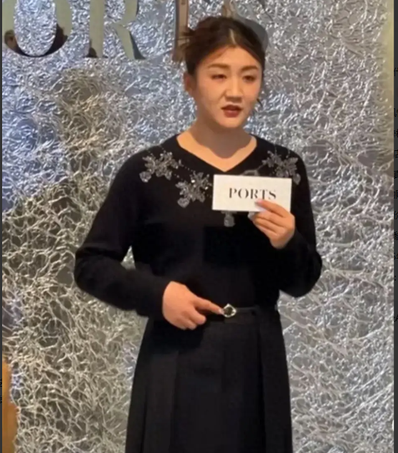 差距！陈梦与万茜同框比美，穿同色系衣服，发型相似 网友：输麻了