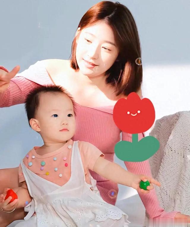 黄一鸣女儿拍写真像爷爷，黄一鸣：没有刻意留爷爷发型，就长这样