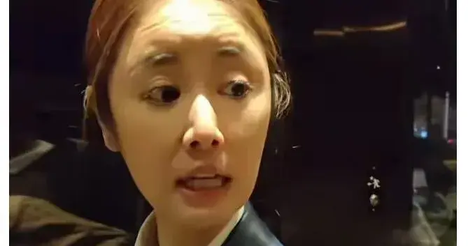 林心如老了，网友吵翻了，中年女人终于敢不装了