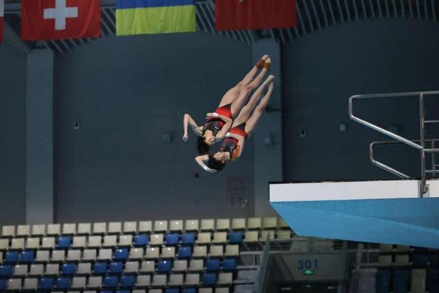 全红婵夺冠后露出“本性”，陈芋汐乐开了花，郭晶晶脸上写满无奈